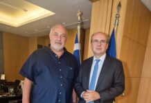 Με τον Αντιπρόεδρο της Κυβέρνησης, κ. Κωστή Χατζηδάκη, συναντήθηκε σήμερα στην Αθήνα ο Δήμαρχος Βόλου, κ. Αχιλλέας Μπέος και συζήτησαν, σε ιδιαίτερα θετικό κλίμα, θέματα που αφορούν προγραμματισμένα, αλλά και εν εξελίξει, έργα στον Βόλο. Από τον Δήμαρχο κ. Μπέο τέθηκε με έμφαση το μείζον για την τοπική κοινωνία έργο των ενεργειακών κοινοτήτων, για το οποίο ο κ. Χατζηδάκης δεσμεύτηκε ότι στο πλαίσιο των αρμοδιοτήτων του θα ασκήσει τις αναγκαίες παρεμβάσεις ώστε να αρθούν τα γραφειοκρατικά χρονοβόρα εμπόδια και να επισπευσθούν οι διαδικασίες για την έναρξη εκτέλεσης του έργου