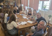 Σύσκεψη στην Περιφέρεια για τη μεταφορά μαθητών