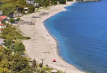 Δύο χωριά στο Ανατολικό Πήλιο με όλη τη γαλήνη του Αιγαίου σε μια απέραντη παραλία και μονοπάτια σε κατάφυτα τοπία